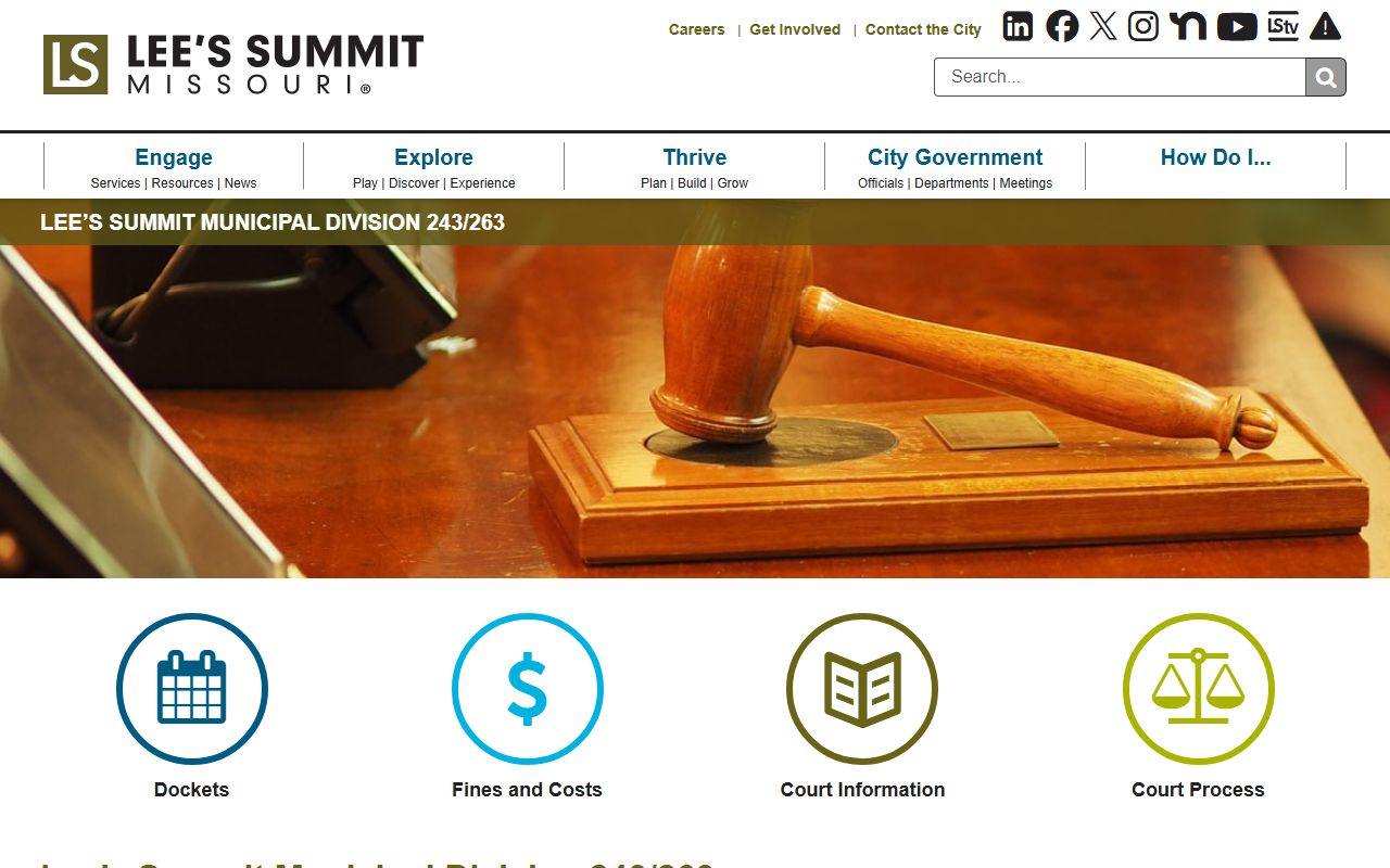 Lee's Summit Missouri Municipal Court website showing traffic court procedures and contact information